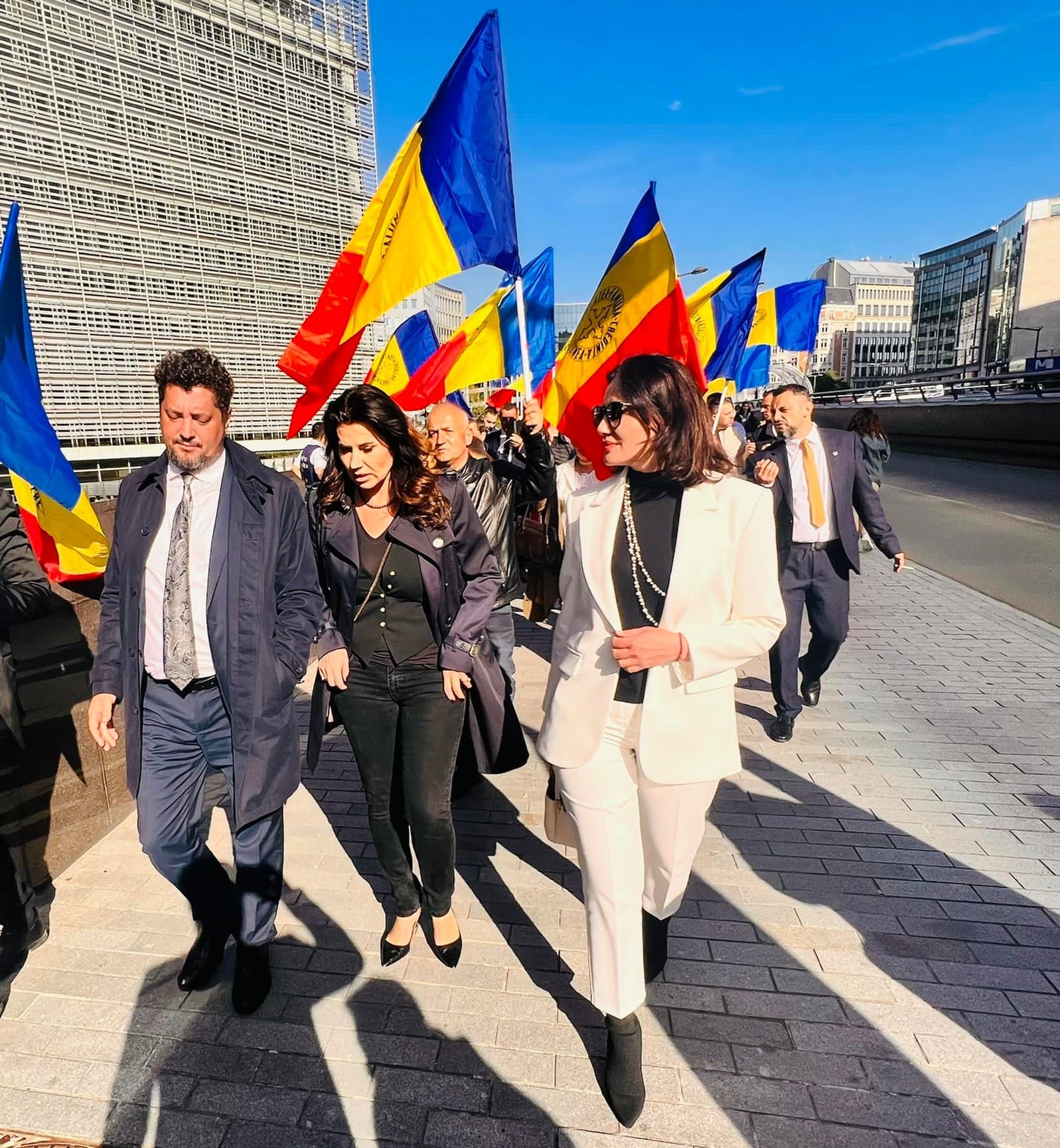 Protest la Bruxelles, în fața Parlamentului European, împotriva discriminării românilor